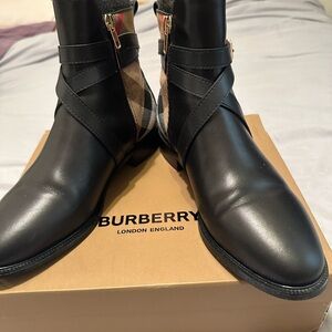 Burberry Black and Tan ladies Boots